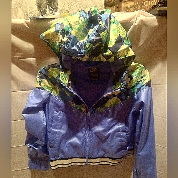NIKE KIDS GIRLS WIND RUNNER BLUE FLORAL HOODED ZIP JACKET SZ.L - Picture 2 of 6